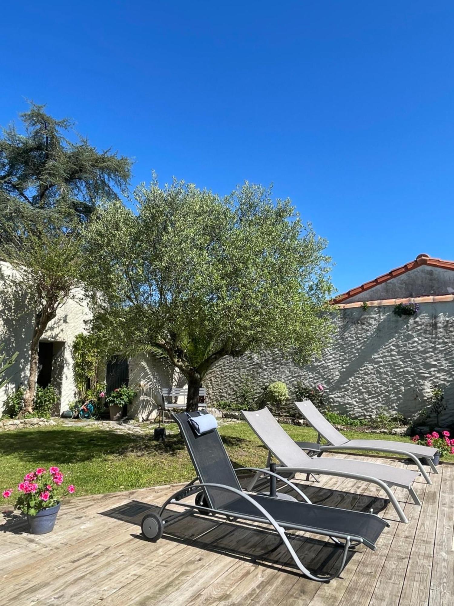 Aux Portes Des Iles Saint-Just-Luzac Εξωτερικό φωτογραφία